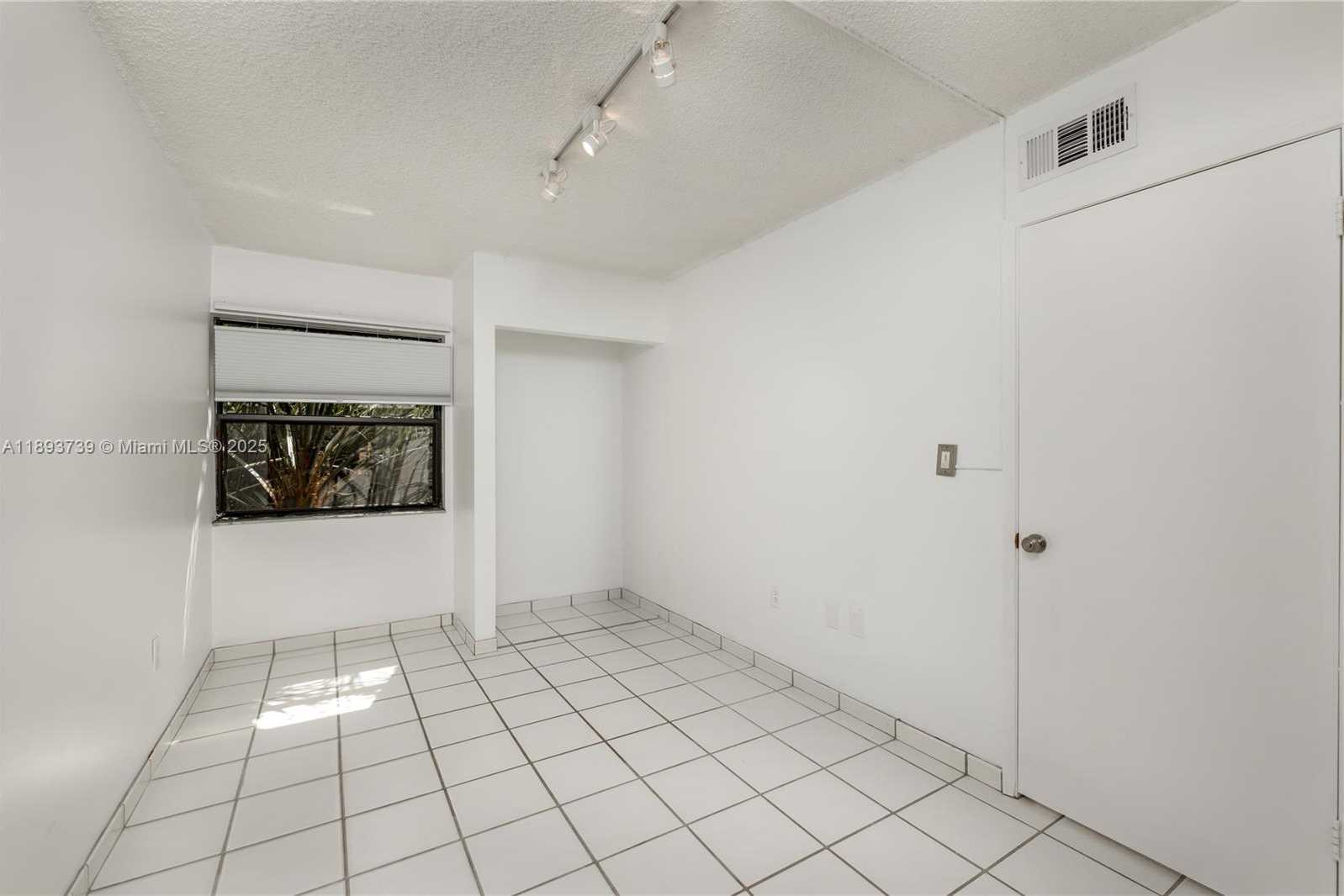 Small Image of 575 WEST PARK DR #206, Miami Number 8