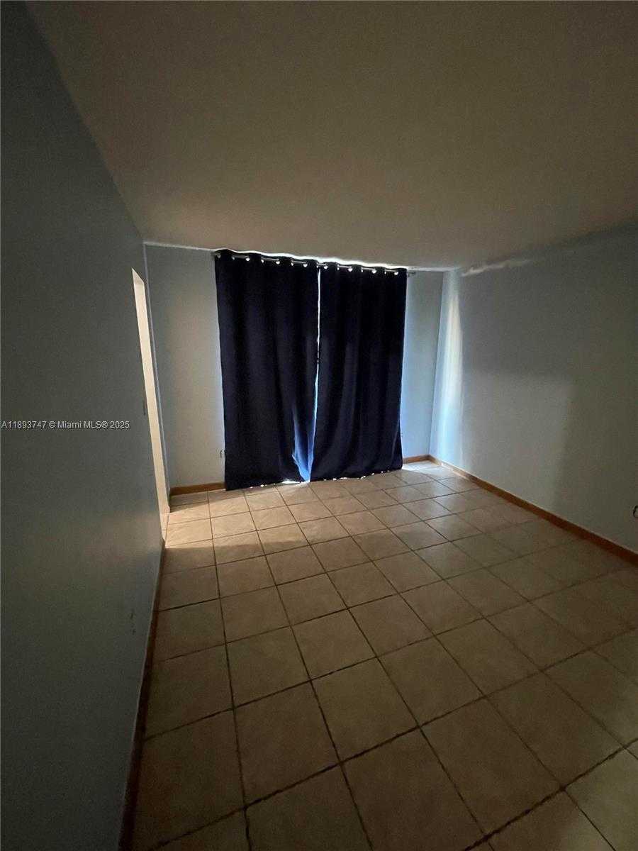 Small Image of 1801 SOUTH TREASURE DR #323, North Bay Village Number 10
