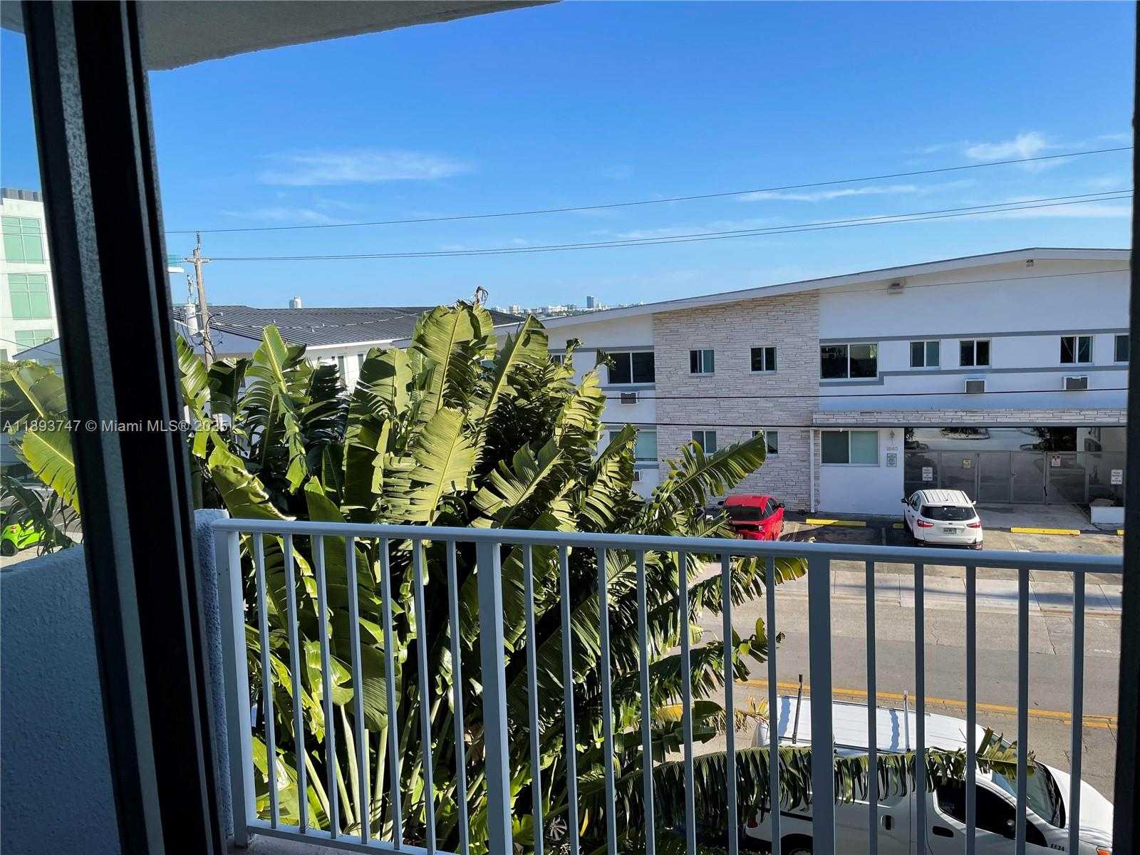 Small Image of 1801 SOUTH TREASURE DR #323, North Bay Village Number 13