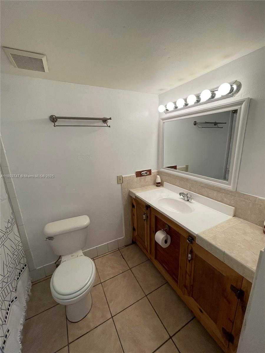 Small Image of 1801 SOUTH TREASURE DR #323, North Bay Village Number 18