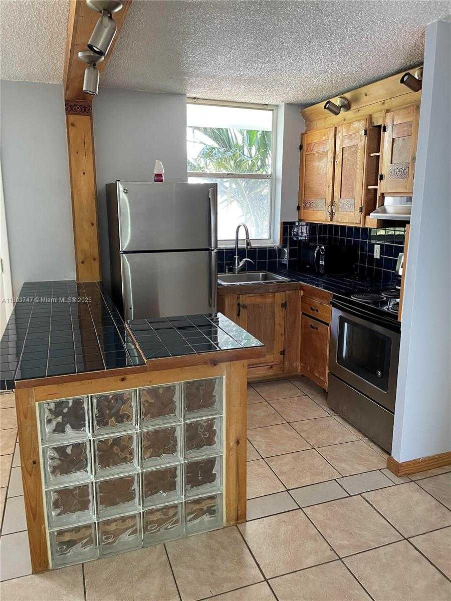 Small Image of 1801 SOUTH TREASURE DR #323, North Bay Village Number 6