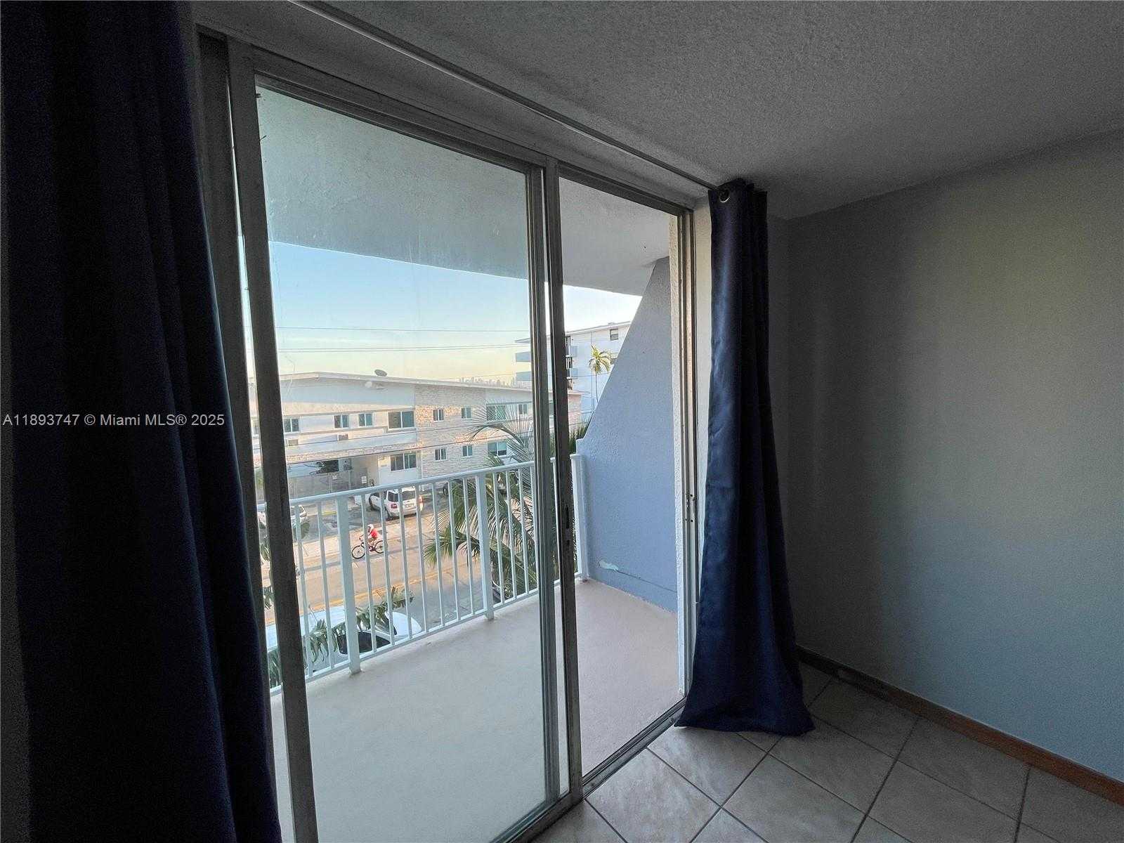 Small Image of 1801 SOUTH TREASURE DR #323, North Bay Village Number 7
