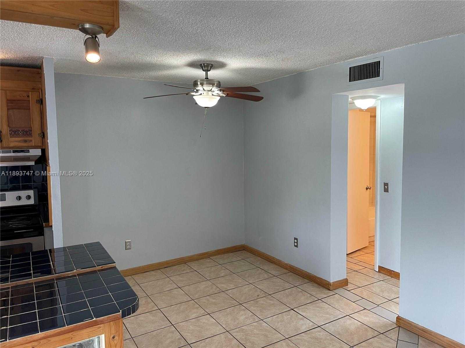 Small Image of 1801 SOUTH TREASURE DR #323, North Bay Village Number 9