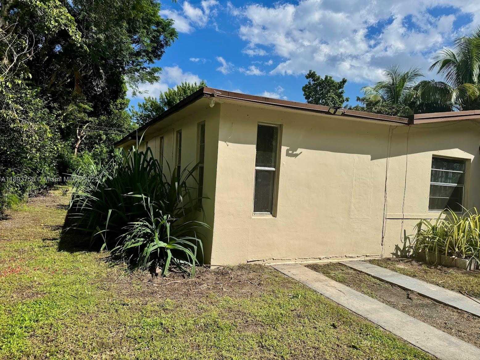 Small Image of 13845 NORTH WEST 5TH AVE, North Miami Number 23
