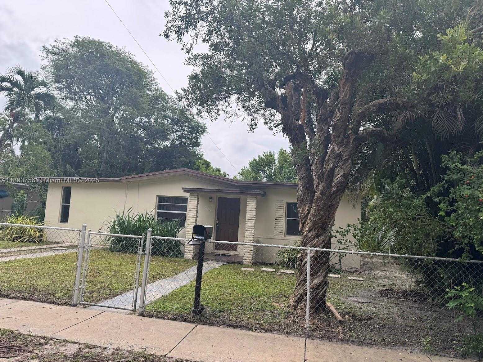 Small Image of 13845 NORTH WEST 5TH AVE, North Miami Number 25