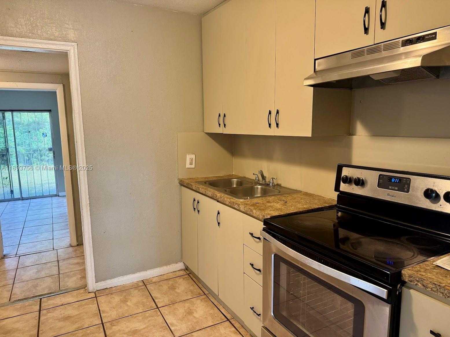 Small Image of 13845 NORTH WEST 5TH AVE, North Miami Number 9