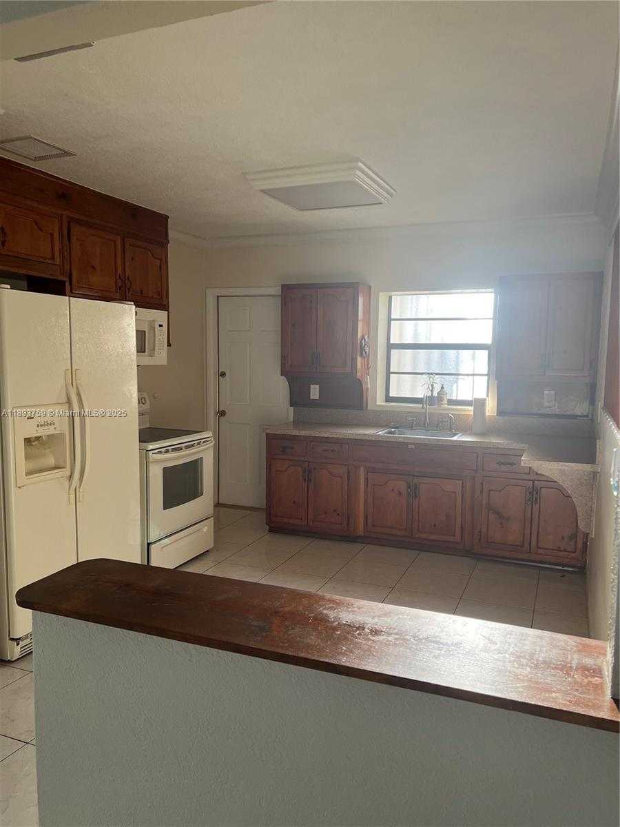 Small Image of 7845 SOUTH WEST 19TH ST, Miami Number 10