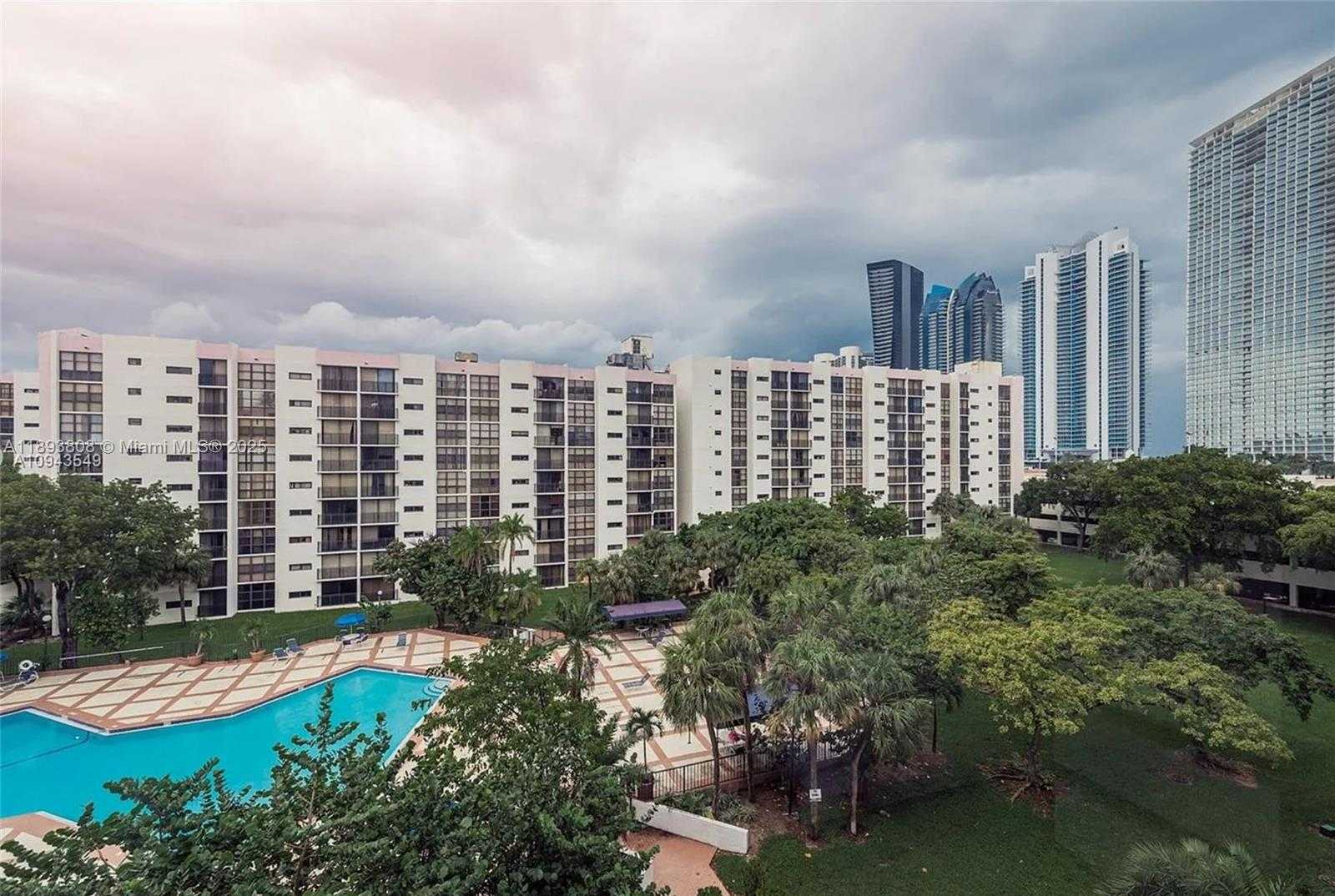 Small Image of 17021 NORTH BAY RD #123, Sunny Isles Beach Number 11