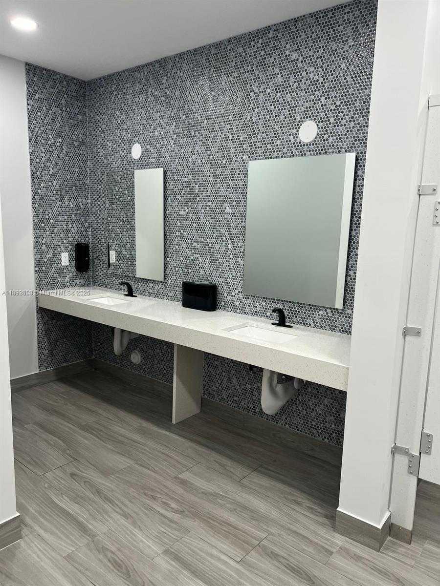 Small Image of 17021 NORTH BAY RD #123, Sunny Isles Beach Number 18