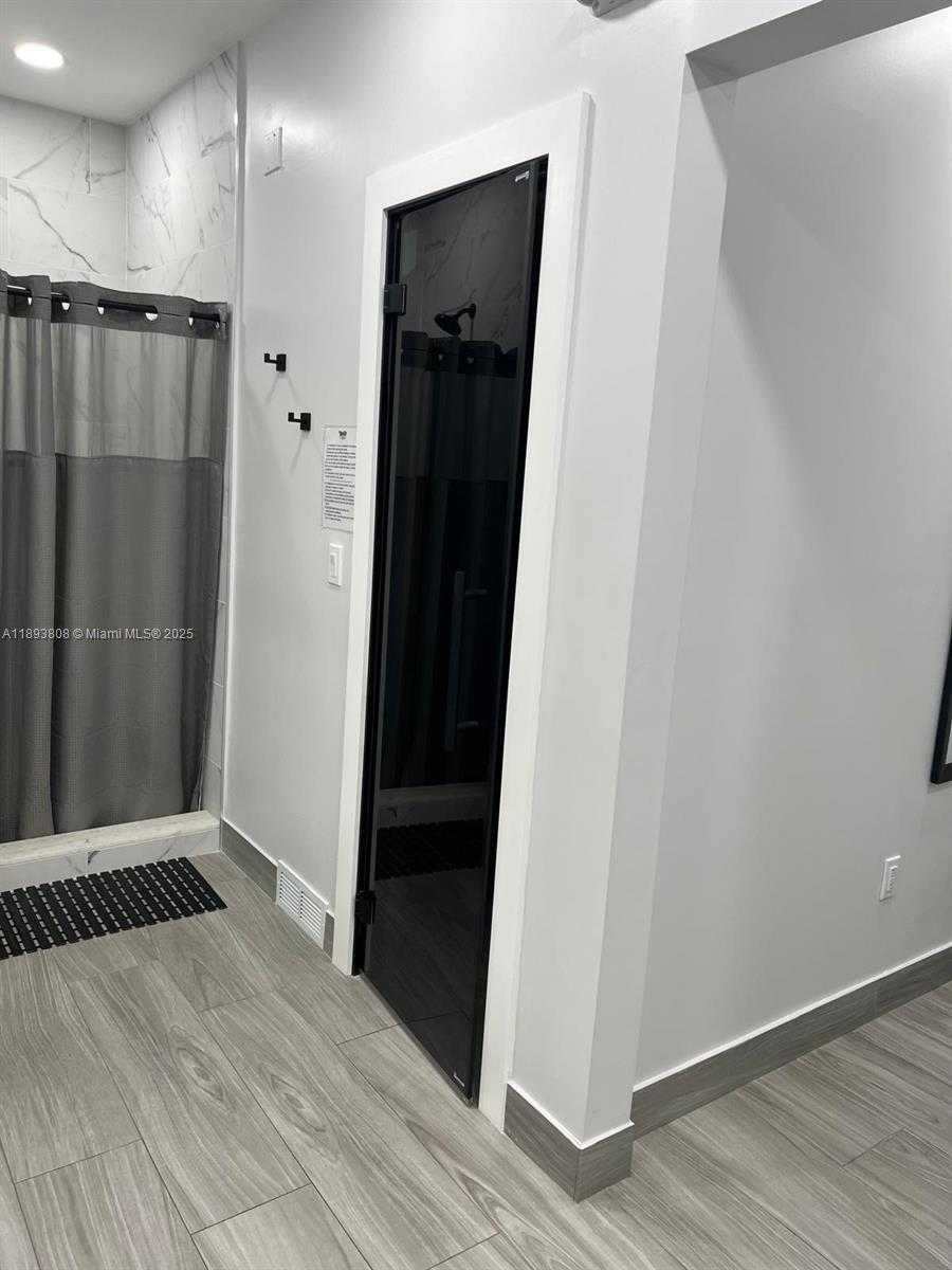 Small Image of 17021 NORTH BAY RD #123, Sunny Isles Beach Number 21