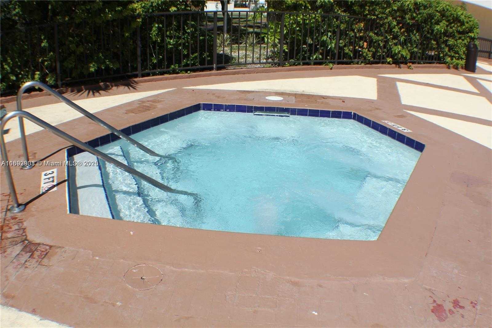 Small Image of 17021 NORTH BAY RD #123, Sunny Isles Beach Number 9