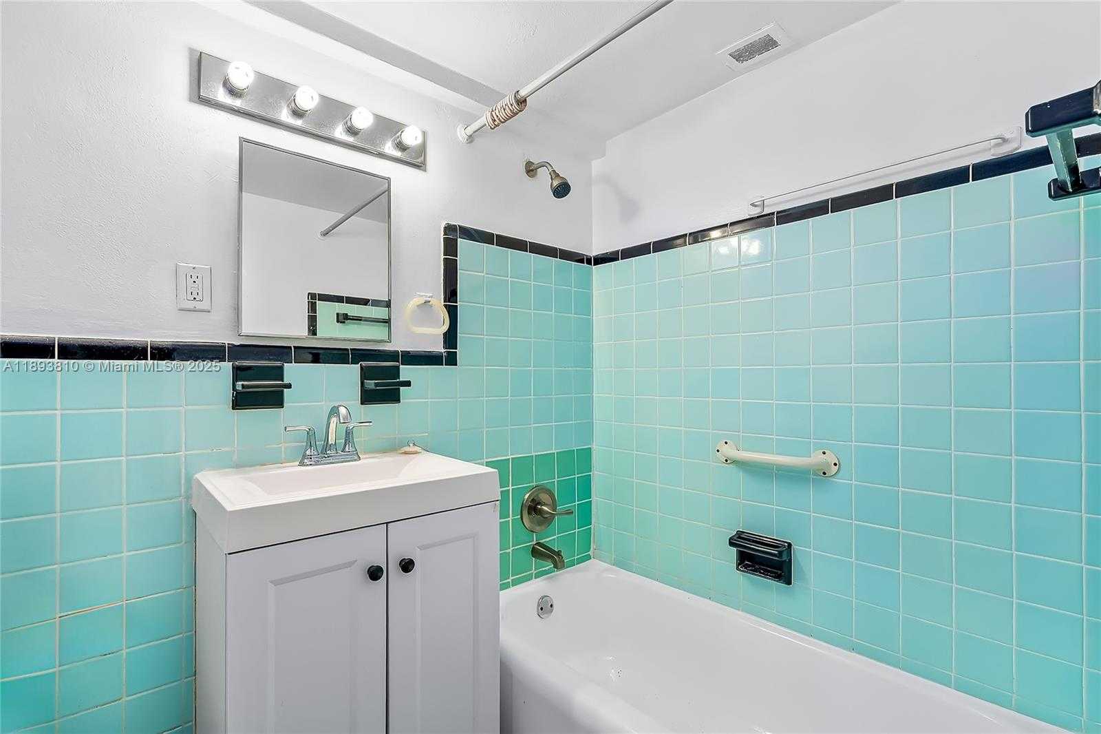 Small Image of 6484 INDIAN CREEK DR #120, Miami Beach Number 11
