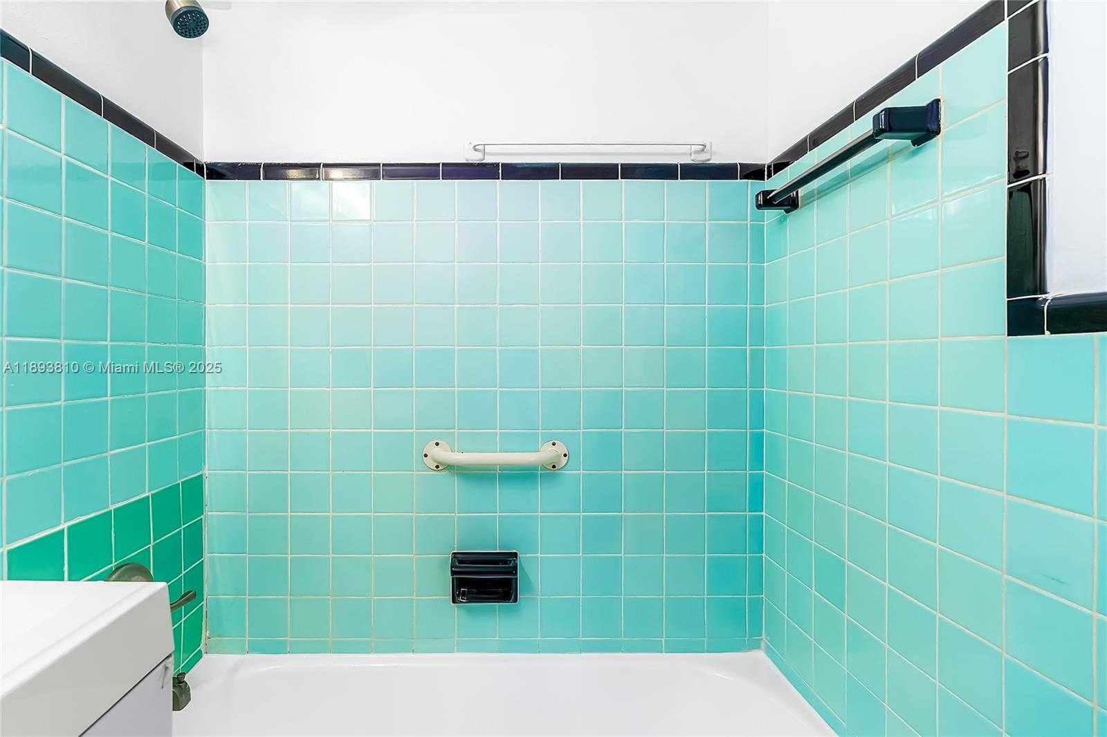 Small Image of 6484 INDIAN CREEK DR #120, Miami Beach Number 13