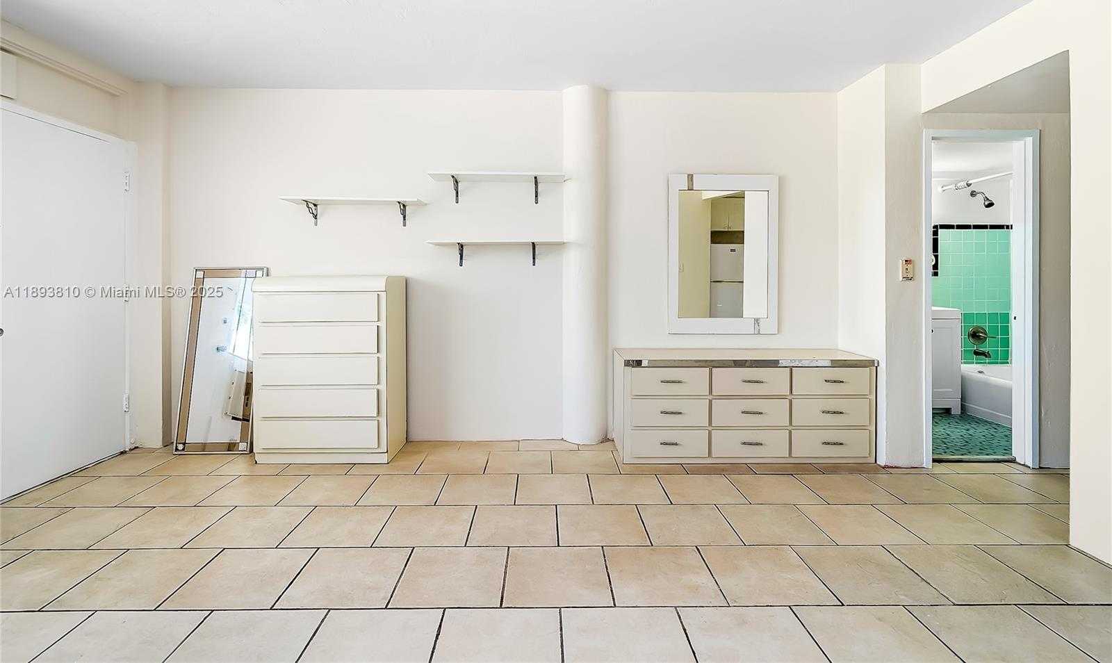Small Image of 6484 INDIAN CREEK DR #120, Miami Beach Number 4