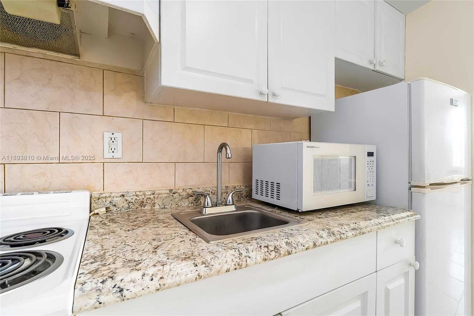 Small Image of 6484 INDIAN CREEK DR #120, Miami Beach Number 8