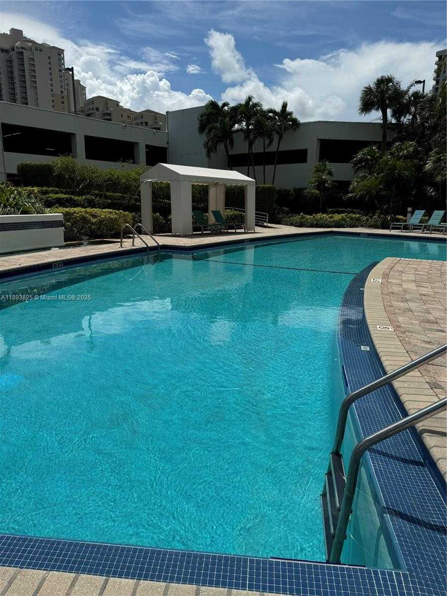 Small Image of 3300 NORTH EAST 192ND ST #305, Aventura Number 4