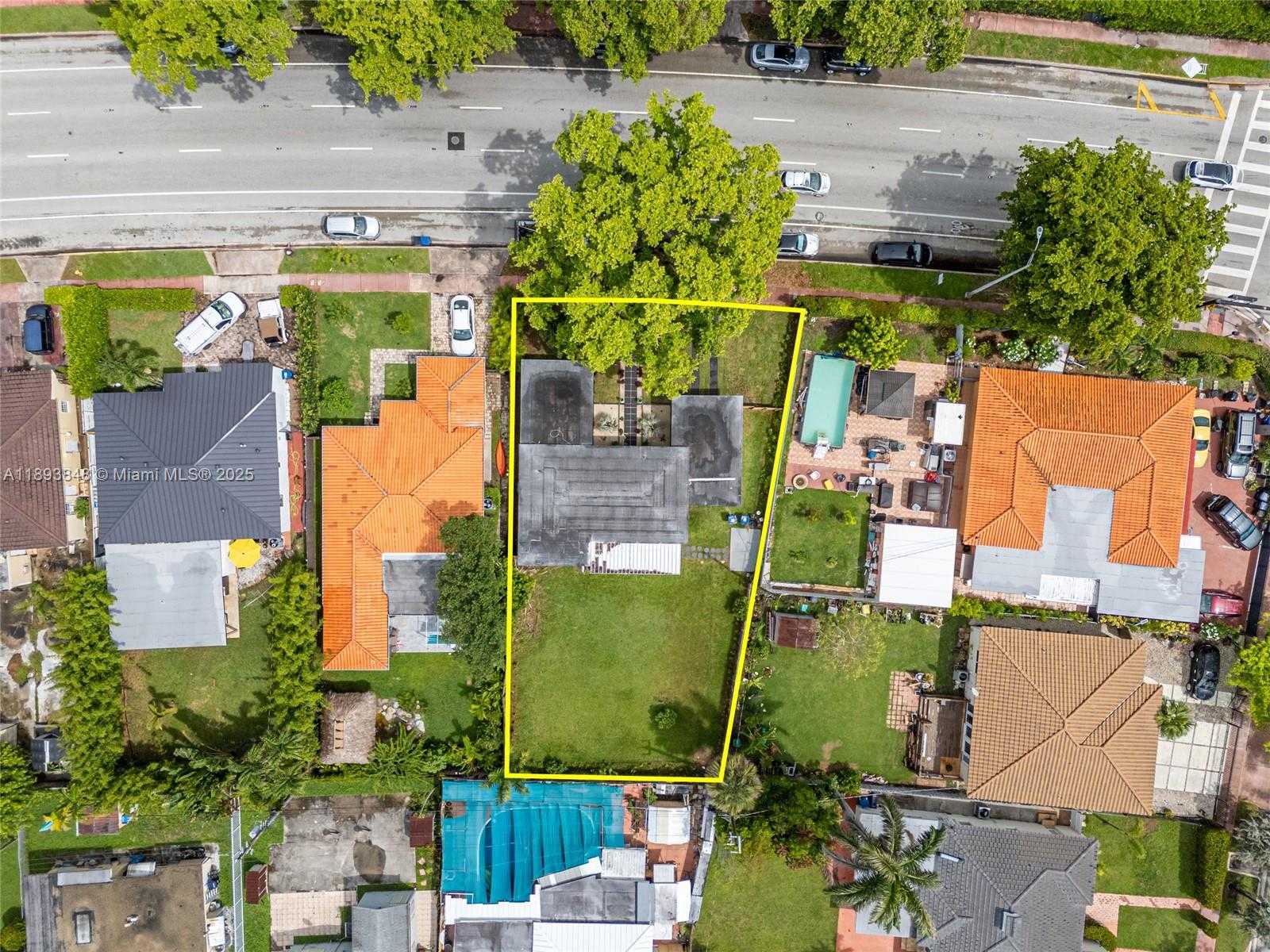 Small Image of 1581 NORMANDY DR, Miami Beach Number 2