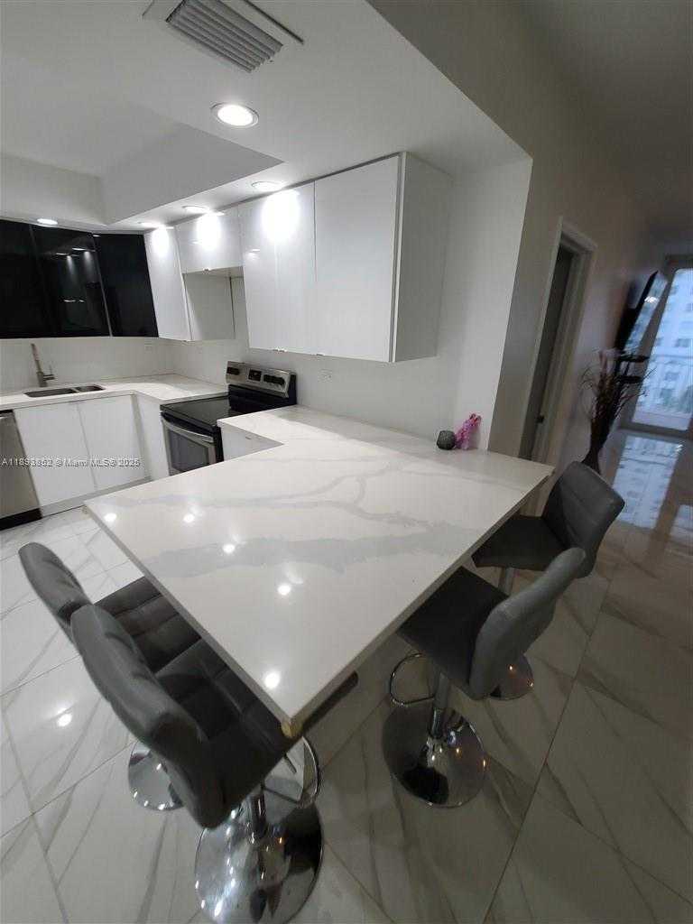 Small Image of 251 174TH ST #611, Sunny Isles Beach Number 4