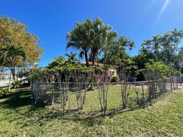 Small Image of 2341 SOUTH WEST 34TH AVE, Miami Number 2