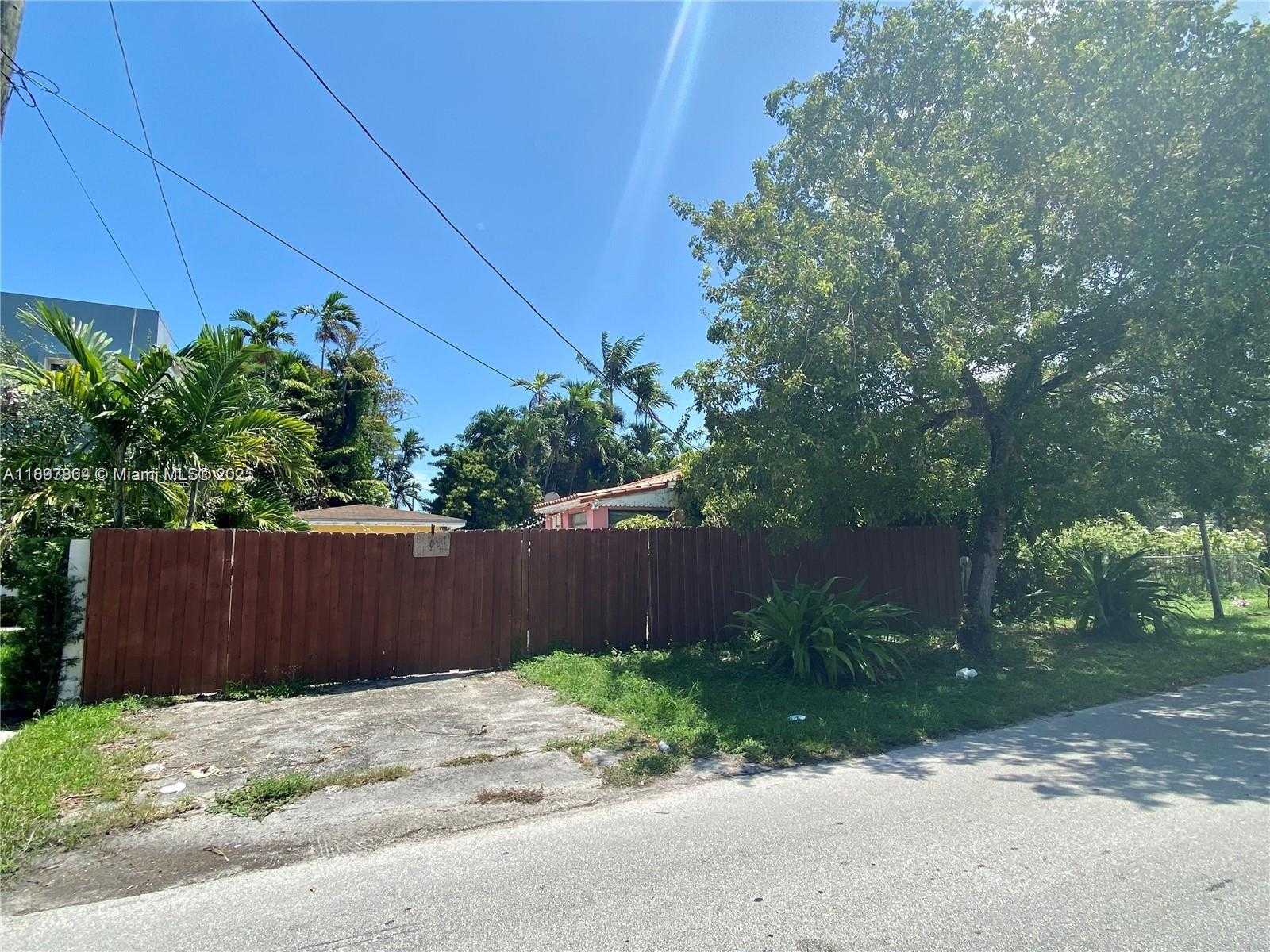 Small Image of 2341 SOUTH WEST 34TH AVE, Miami Number 4