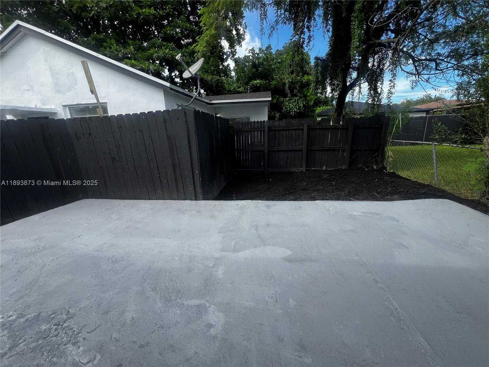 Small Image of 1601 NORTH WEST 50TH ST #1, Miami Number 26
