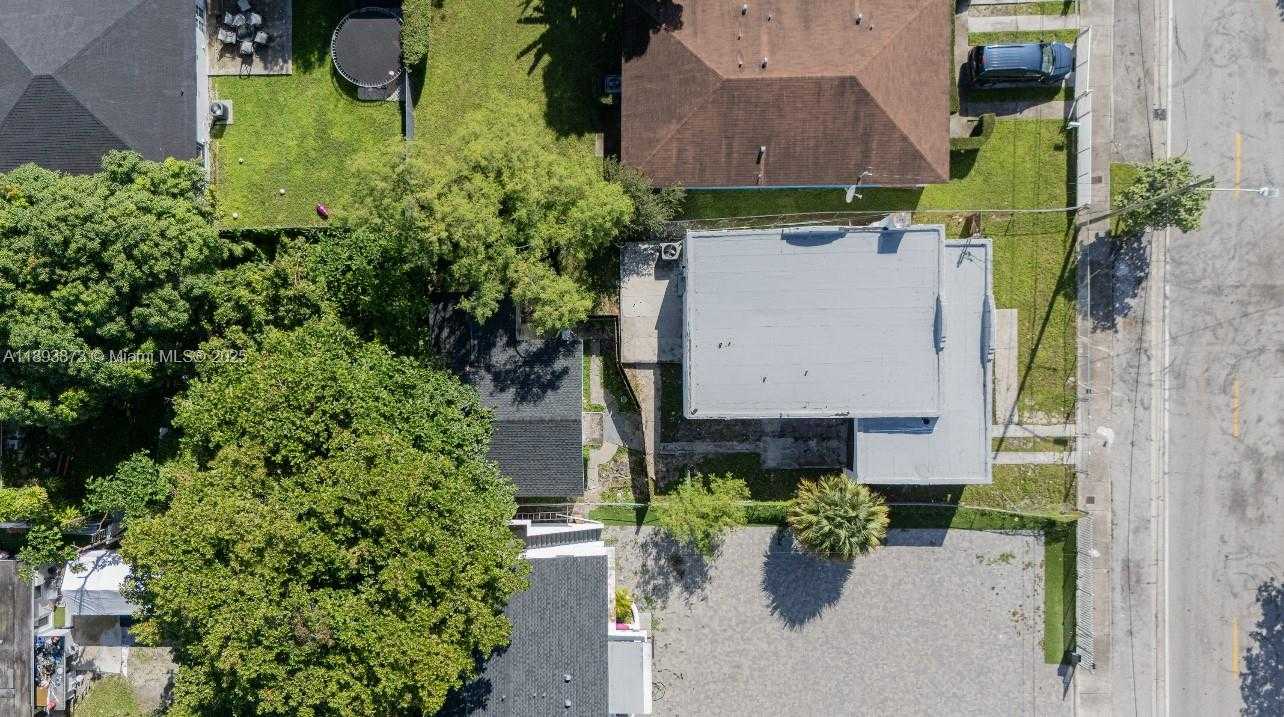 Small Image of 1601 NORTH WEST 50TH ST #1, Miami Number 27