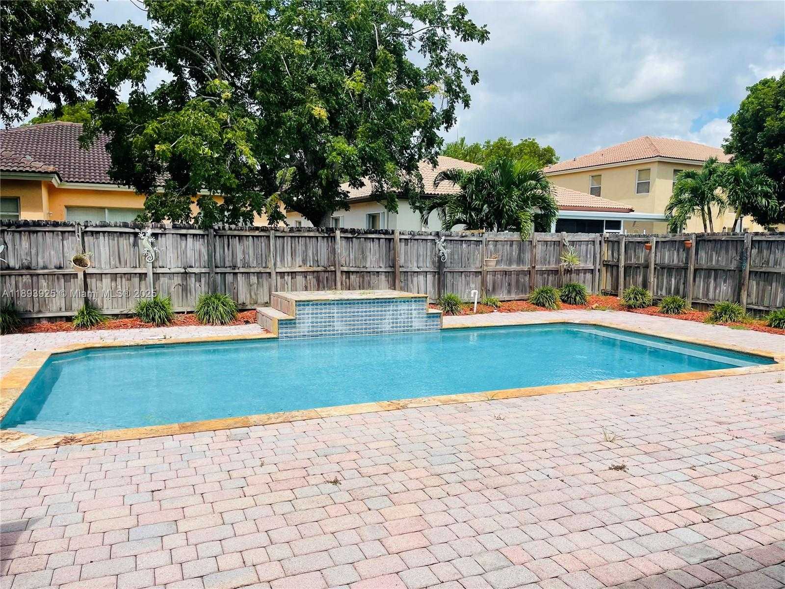 Small Image of 1750 SOUTH EAST 19TH AVE, Homestead Number 2
