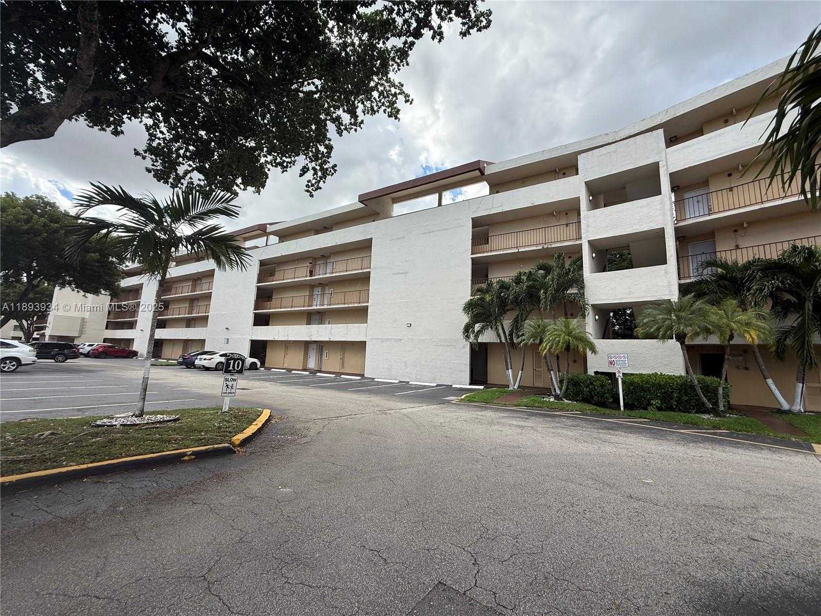 Small Image of 8860 FONTAINEBLEAU BLVD #305, Miami Number 11
