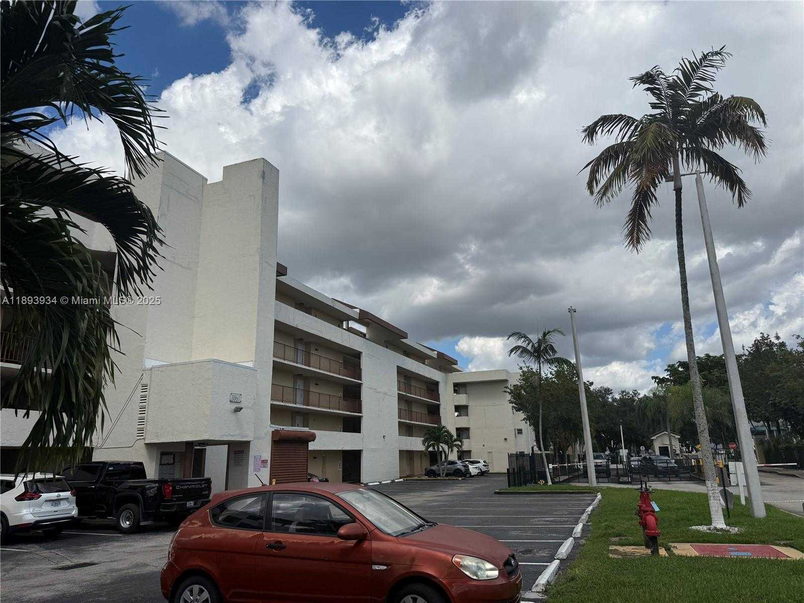 Small Image of 8860 FONTAINEBLEAU BLVD #305, Miami Number 13
