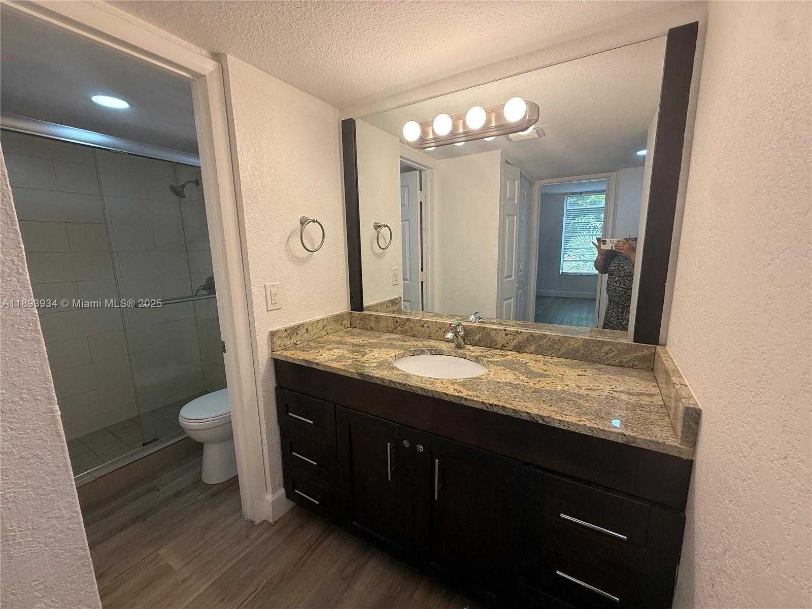 Small Image of 8860 FONTAINEBLEAU BLVD #305, Miami Number 15
