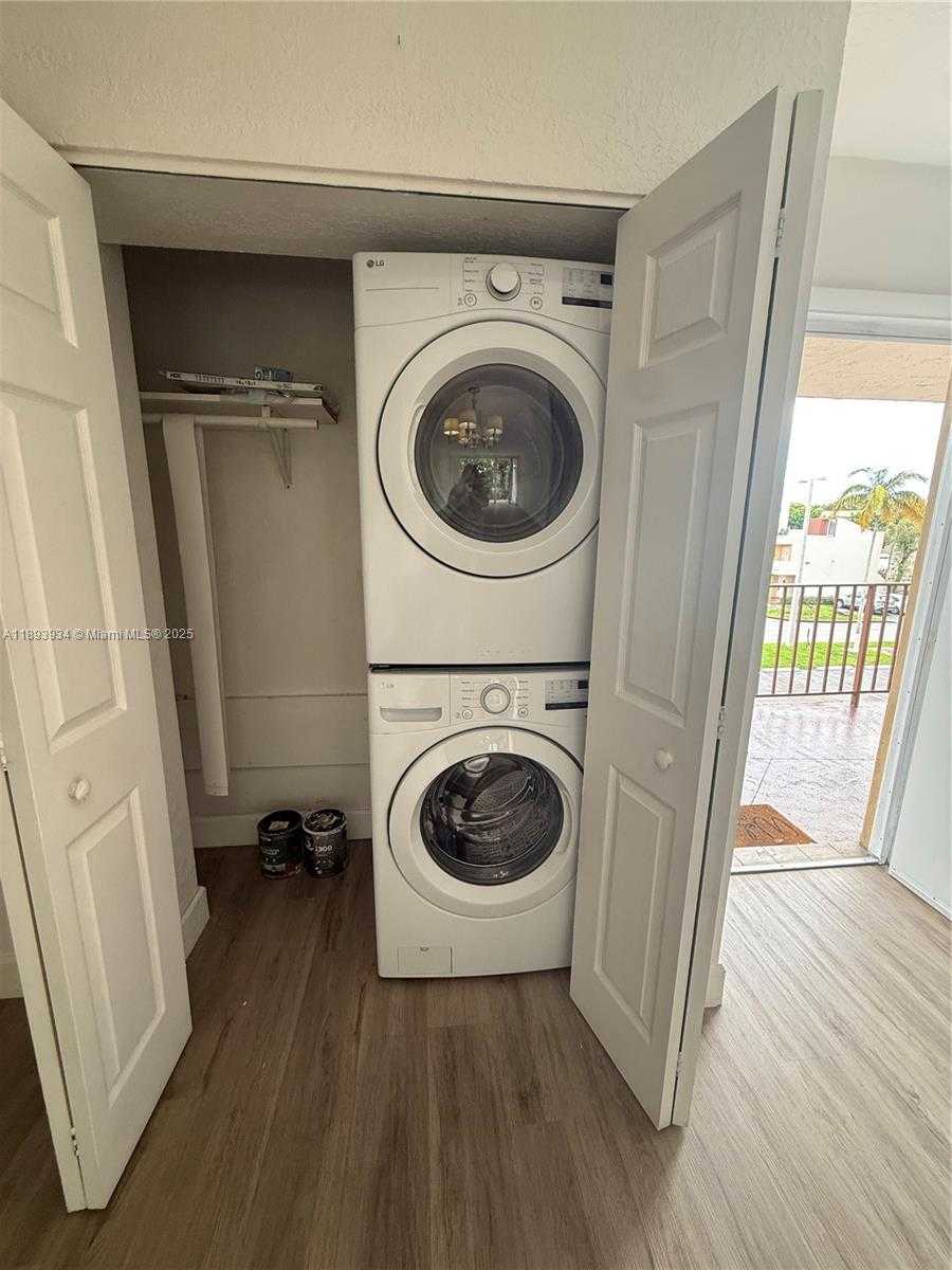 Small Image of 8860 FONTAINEBLEAU BLVD #305, Miami Number 17