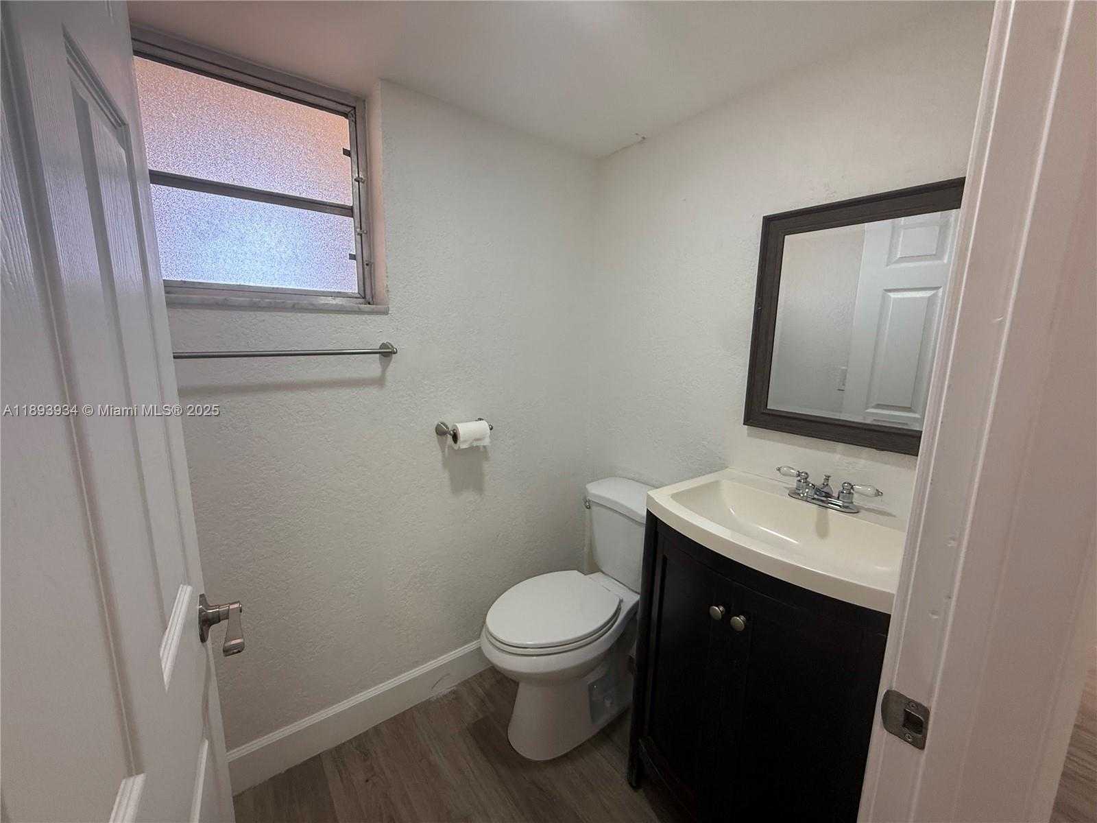 Small Image of 8860 FONTAINEBLEAU BLVD #305, Miami Number 20