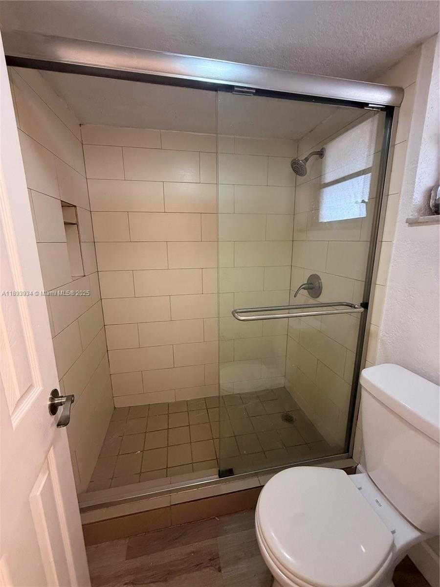 Small Image of 8860 FONTAINEBLEAU BLVD #305, Miami Number 22