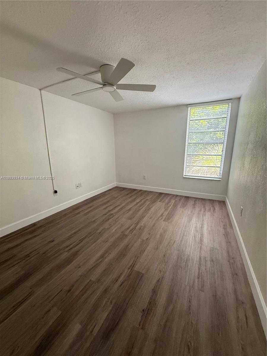 Small Image of 8860 FONTAINEBLEAU BLVD #305, Miami Number 23