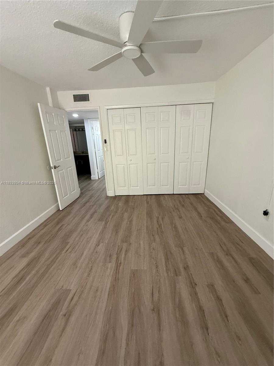 Small Image of 8860 FONTAINEBLEAU BLVD #305, Miami Number 25