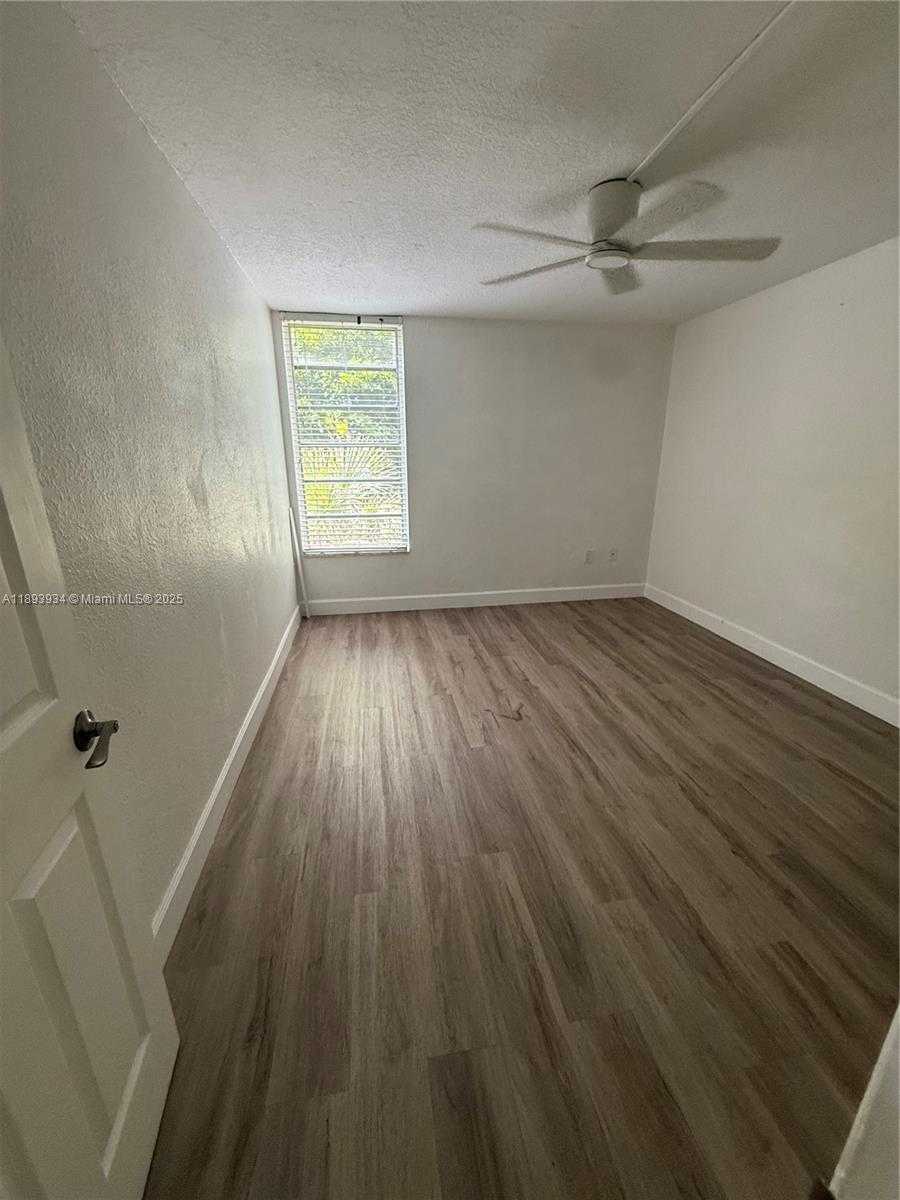 Small Image of 8860 FONTAINEBLEAU BLVD #305, Miami Number 26