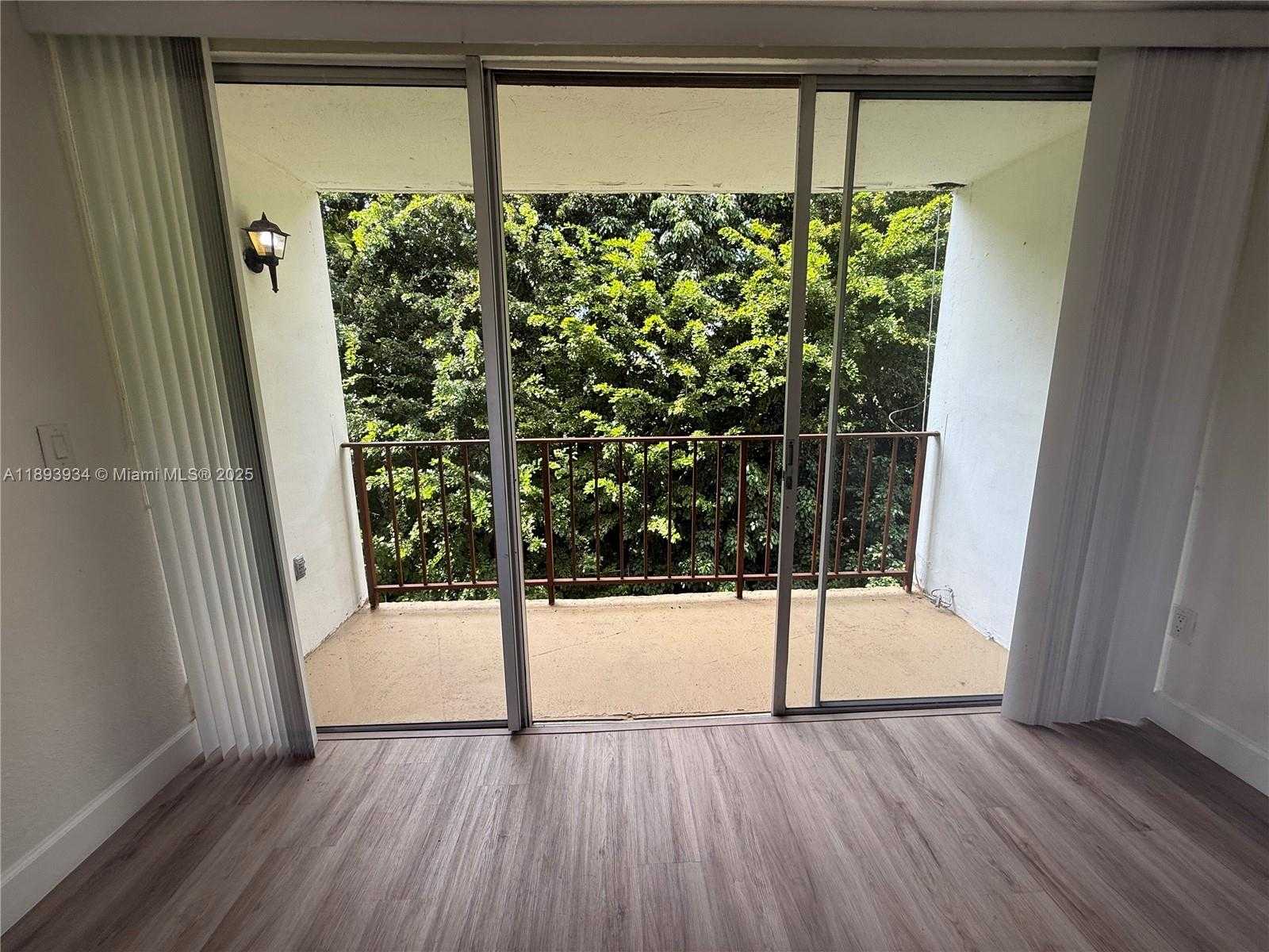 Small Image of 8860 FONTAINEBLEAU BLVD #305, Miami Number 30