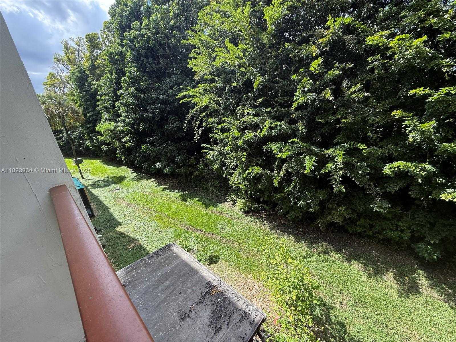 Small Image of 8860 FONTAINEBLEAU BLVD #305, Miami Number 32