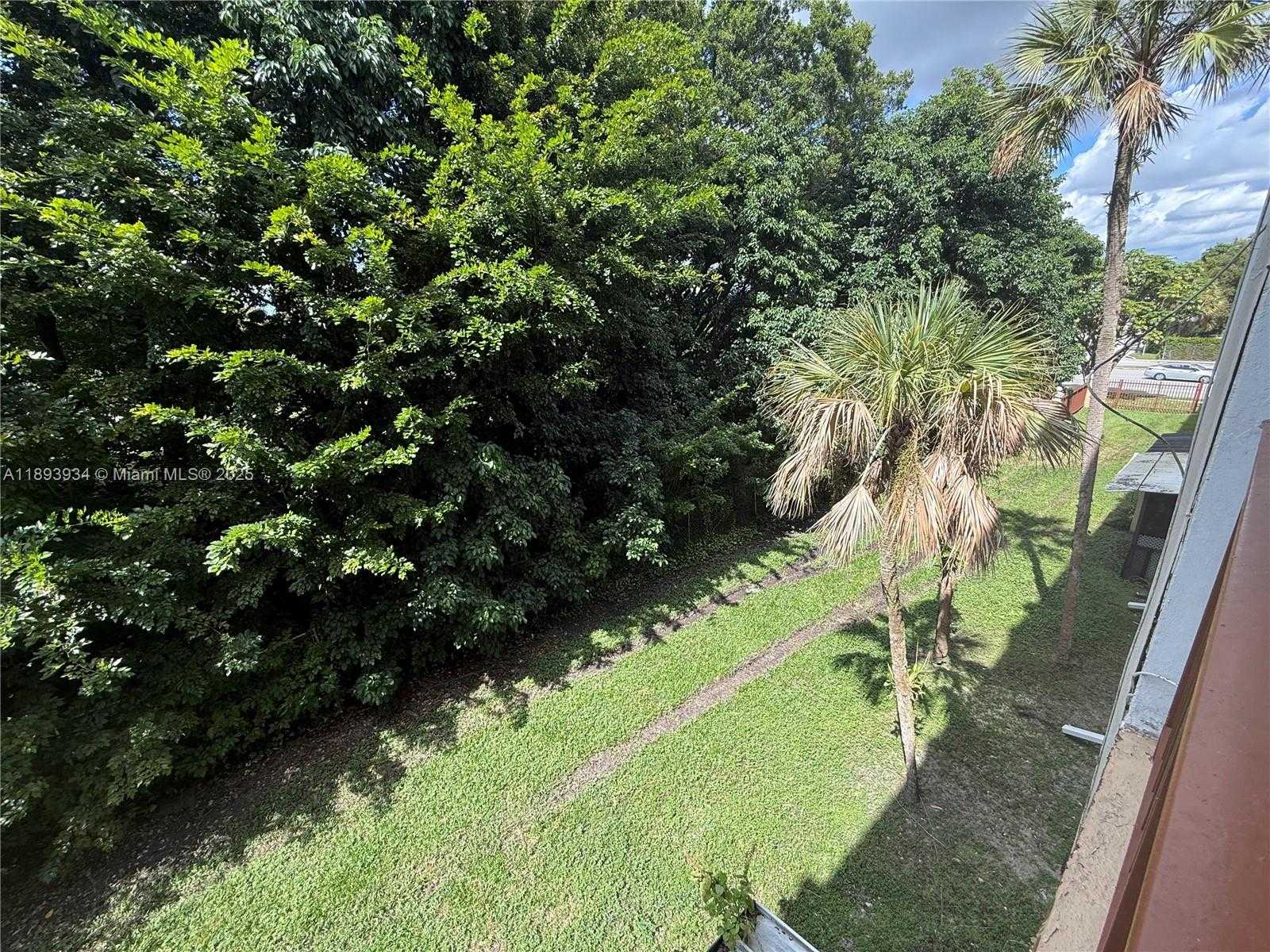 Small Image of 8860 FONTAINEBLEAU BLVD #305, Miami Number 33