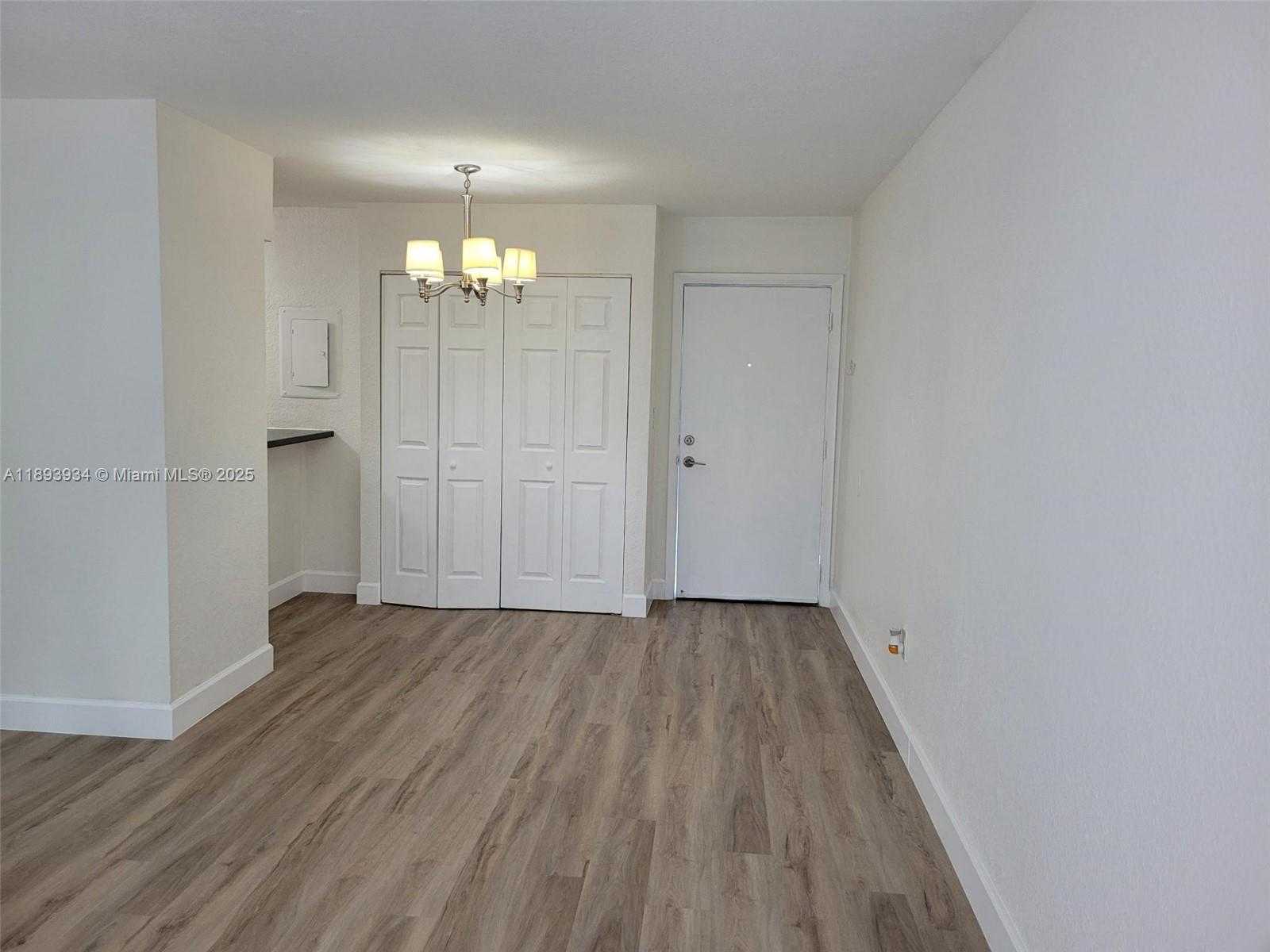 Small Image of 8860 FONTAINEBLEAU BLVD #305, Miami Number 42