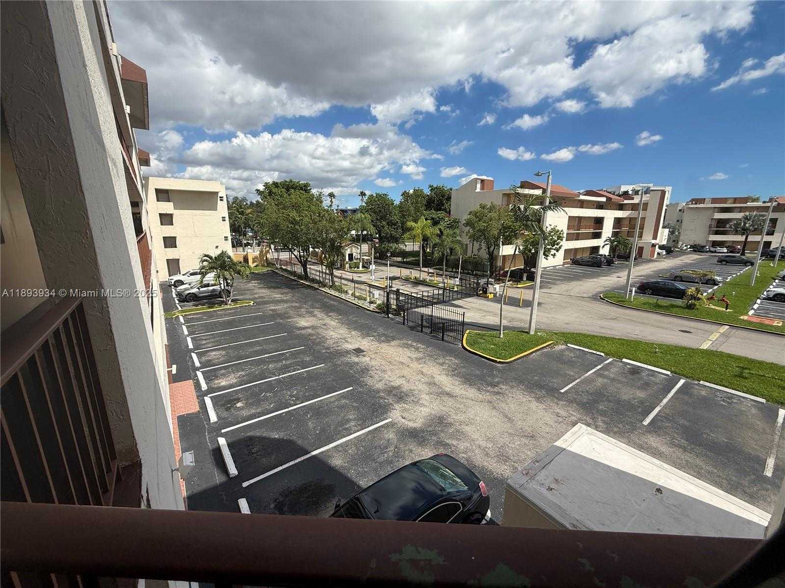 Small Image of 8860 FONTAINEBLEAU BLVD #305, Miami Number 5