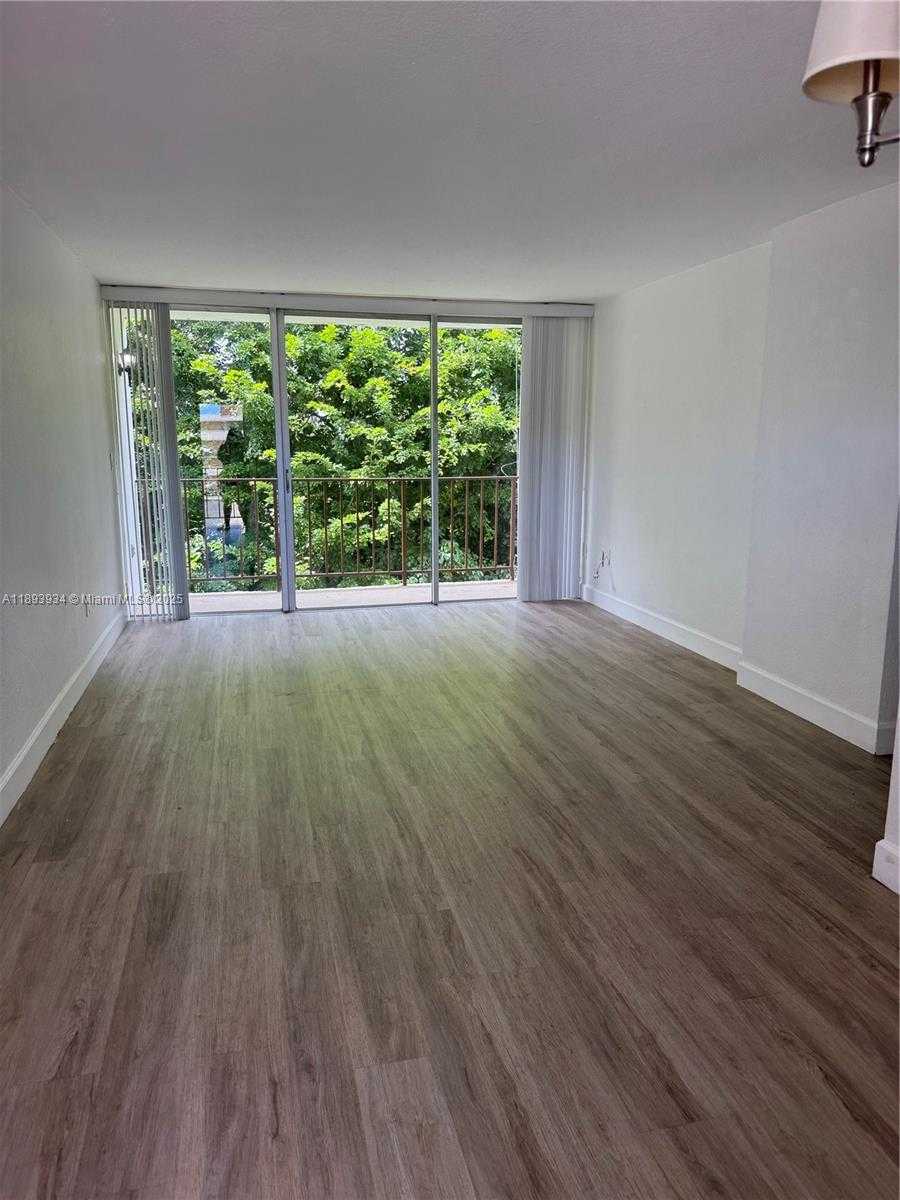 Small Image of 8860 FONTAINEBLEAU BLVD #305, Miami Number 6