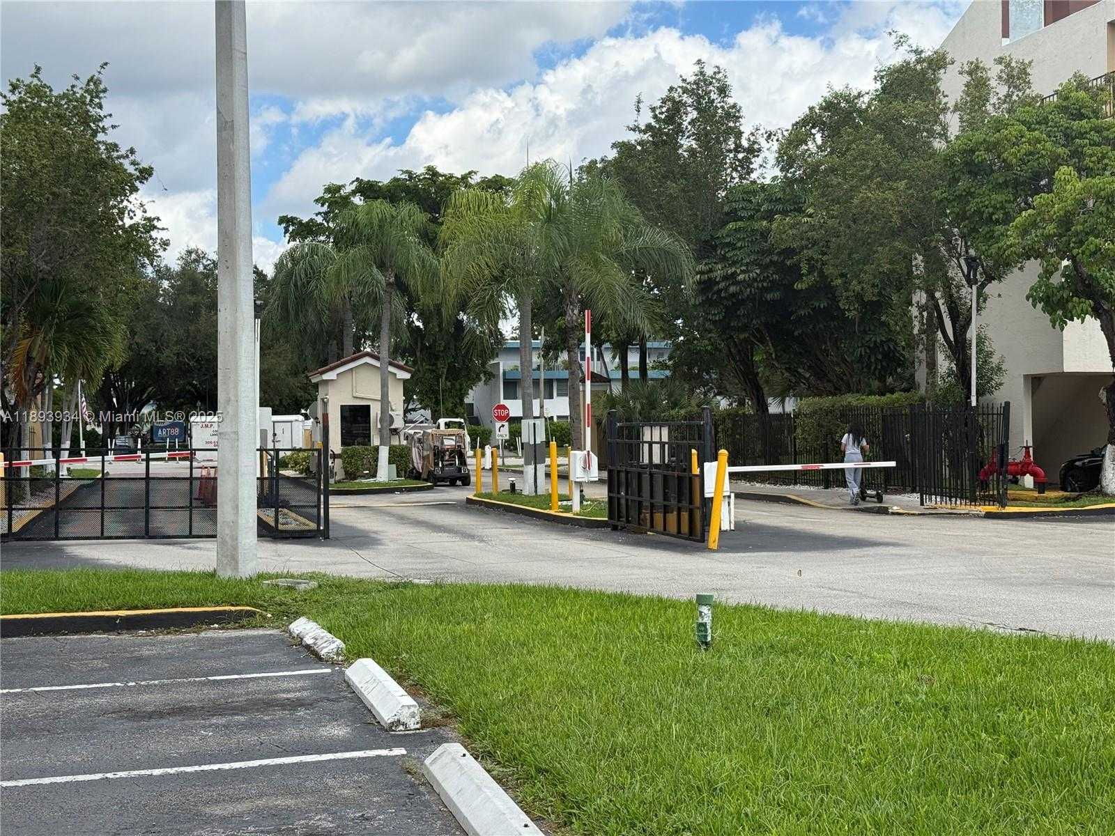 Small Image of 8860 FONTAINEBLEAU BLVD #305, Miami Number 8