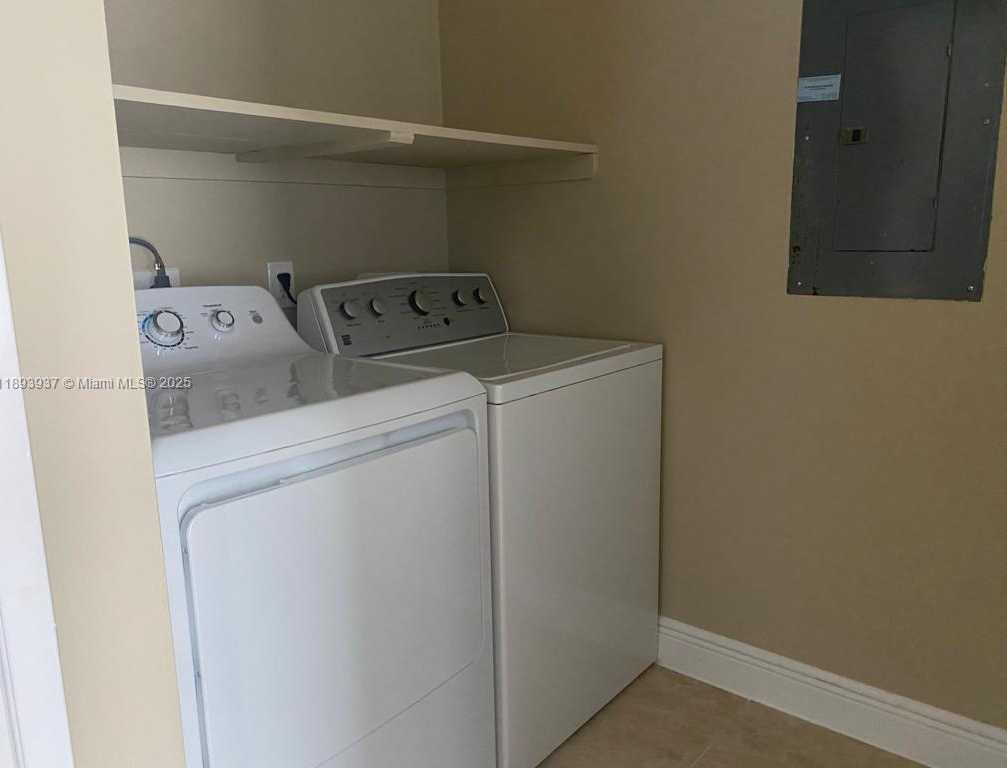 Small Image of 3260 SOUTH WEST 87TH PL, Miami Number 14