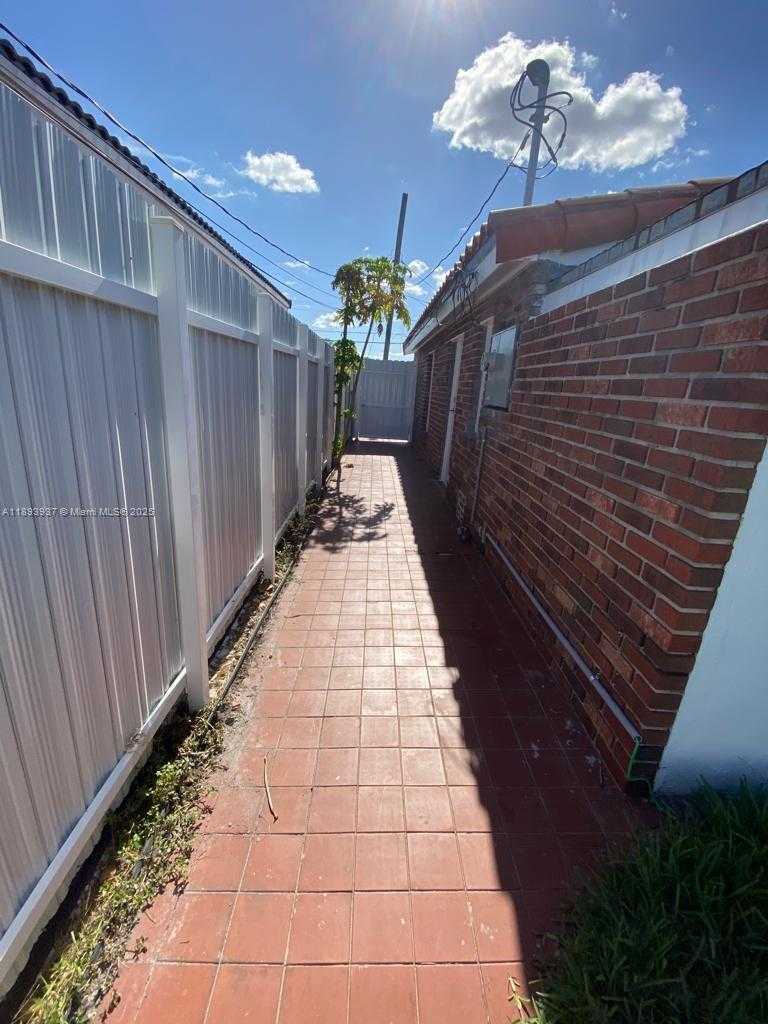Small Image of 3260 SOUTH WEST 87TH PL, Miami Number 17