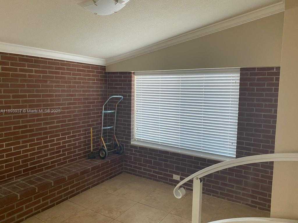 Small Image of 3260 SOUTH WEST 87TH PL, Miami Number 4