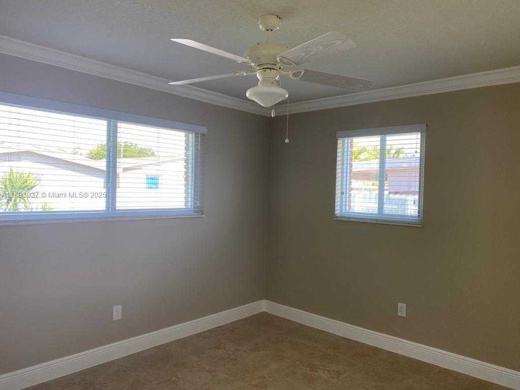 Small Image of 3260 SOUTH WEST 87TH PL, Miami Number 5