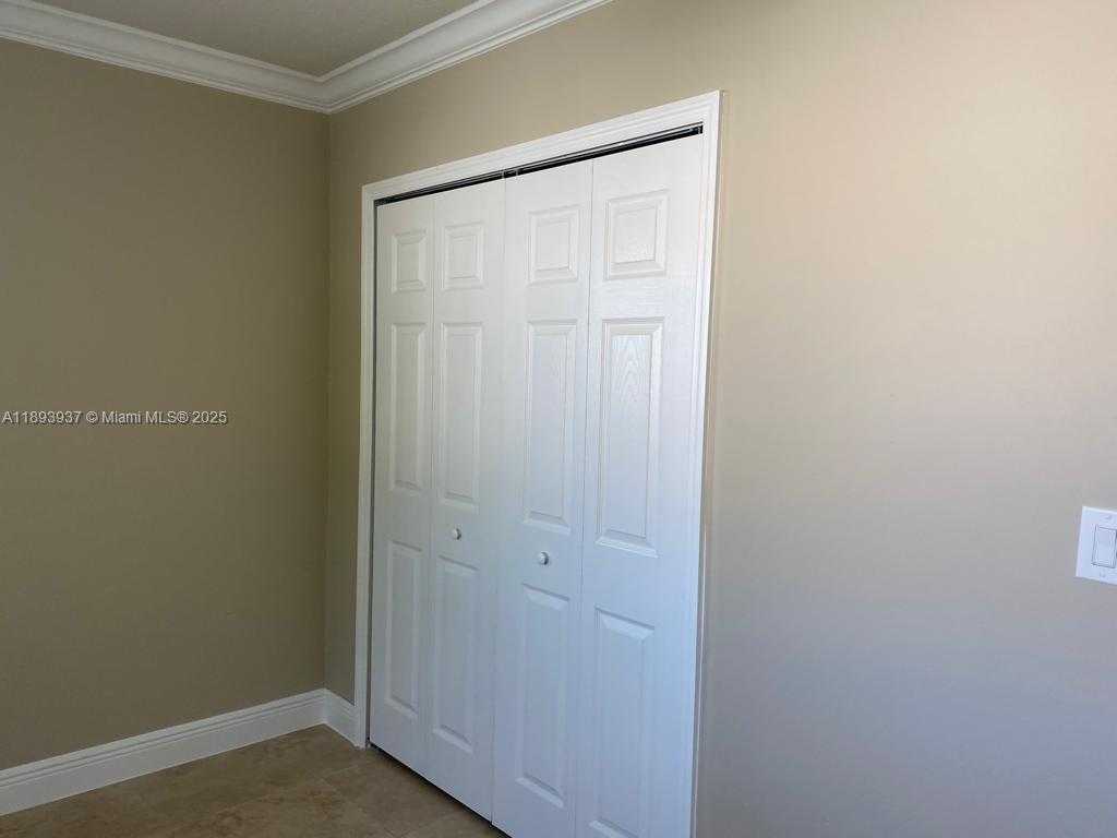 Small Image of 3260 SOUTH WEST 87TH PL, Miami Number 6