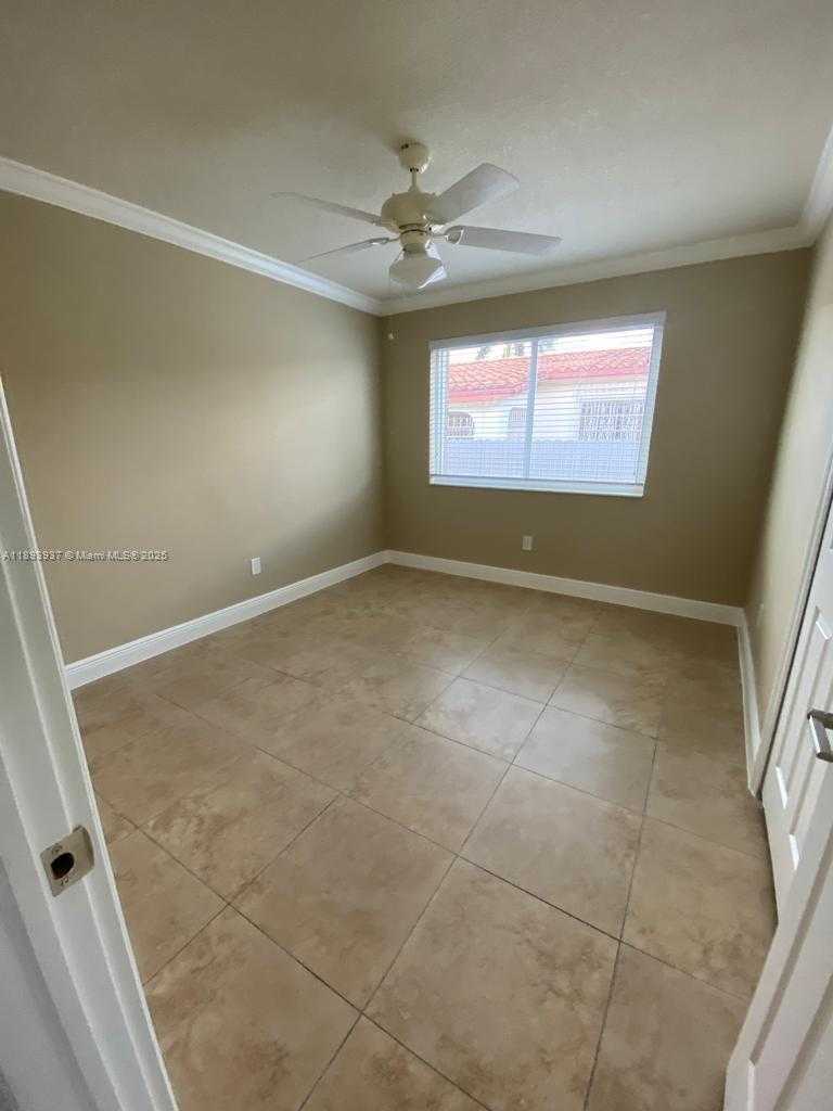 Small Image of 3260 SOUTH WEST 87TH PL, Miami Number 7