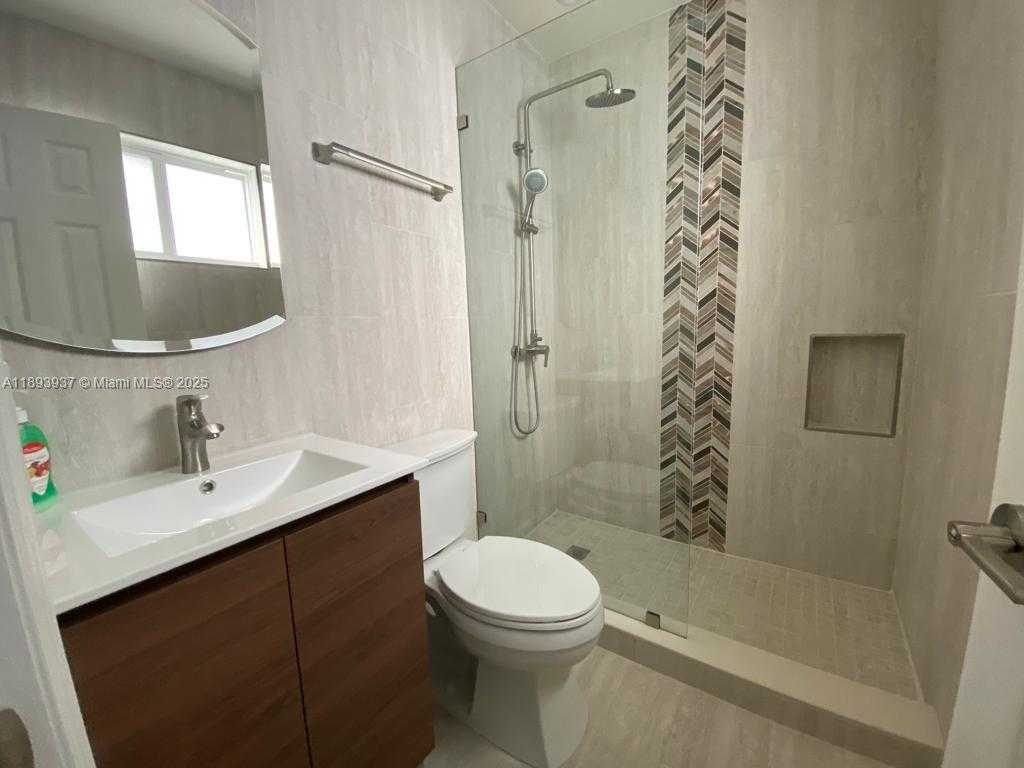 Small Image of 3260 SOUTH WEST 87TH PL, Miami Number 9